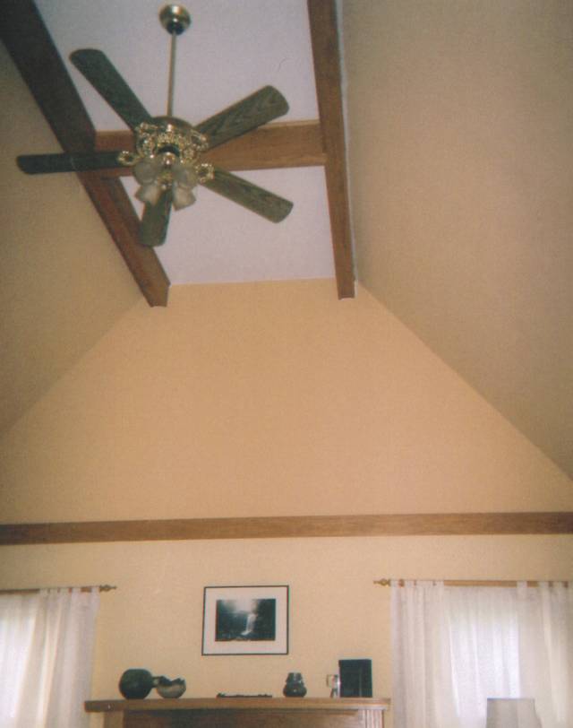 03c_LivingRoomCathedralCeiling1.jpg