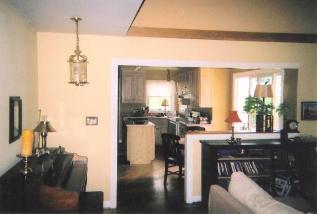 03i_FromLivingRoomToKitchen2.jpg